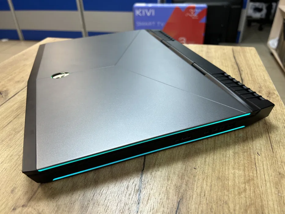 お客様満足度NO.1 15R3 7700HQ 美品 Alienware i7 15R3 インチ4K i7