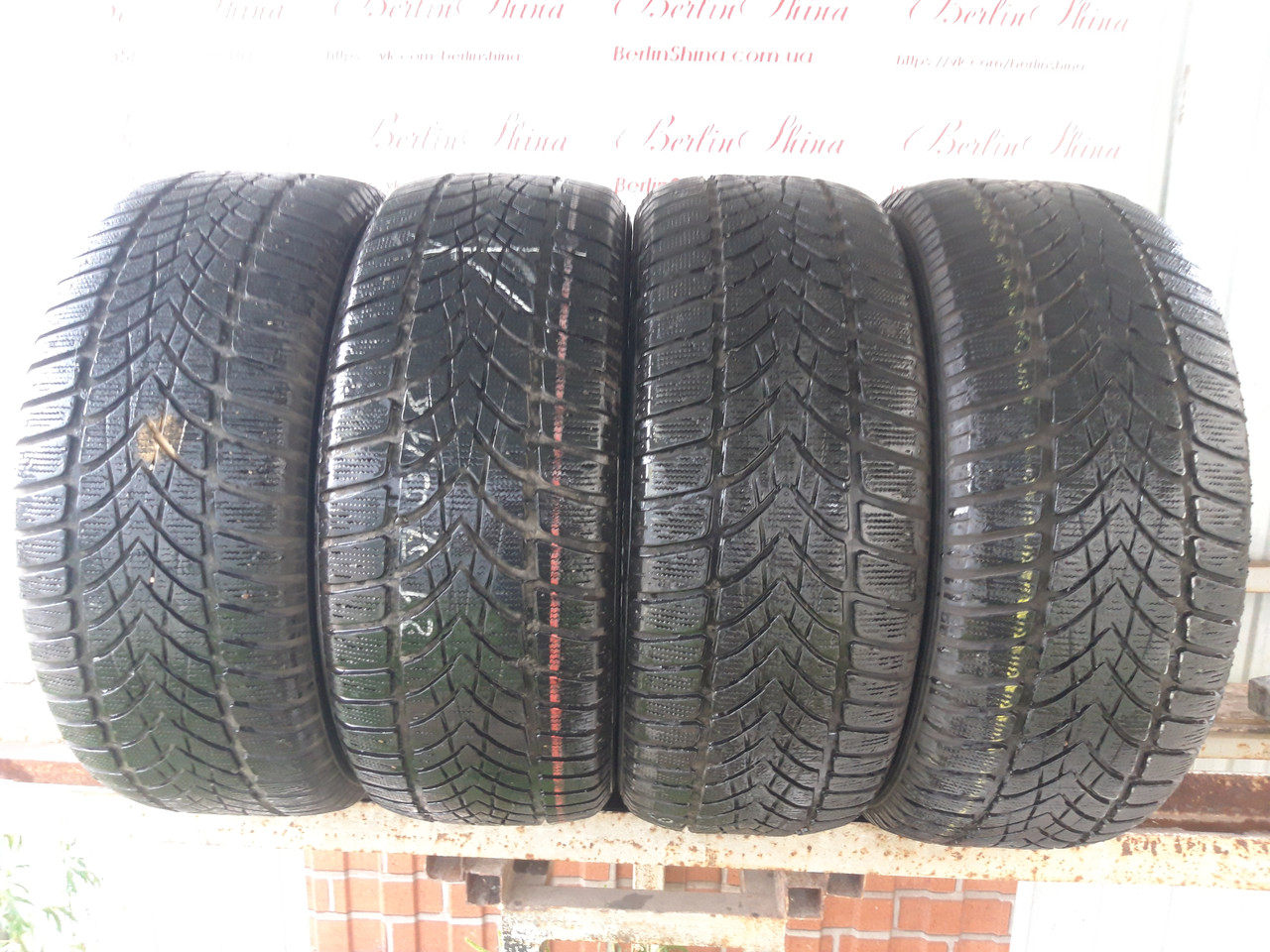 Комплект зимніх шин 215/55/16 Dunlop SP Winter Sport 4D,з Германії,без пробігу по Україні