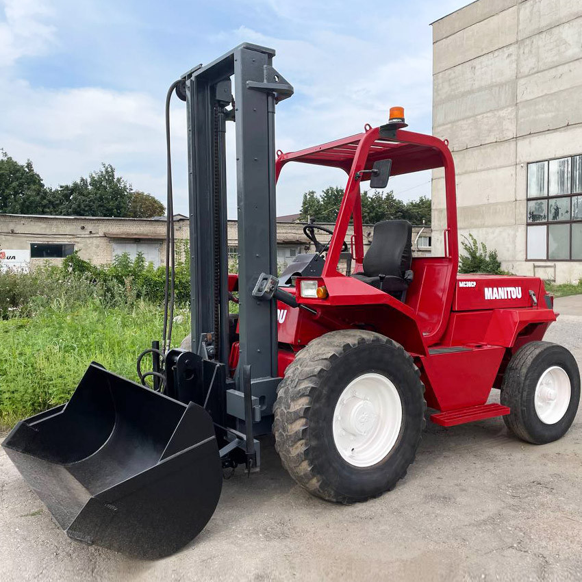 Вилковий позашляховий навантажувач б/у MANITOU MC30CP, 3 т, висота підіймання 3.6 м, ДИЗЕЛЬ, КОВШ, 1996 г