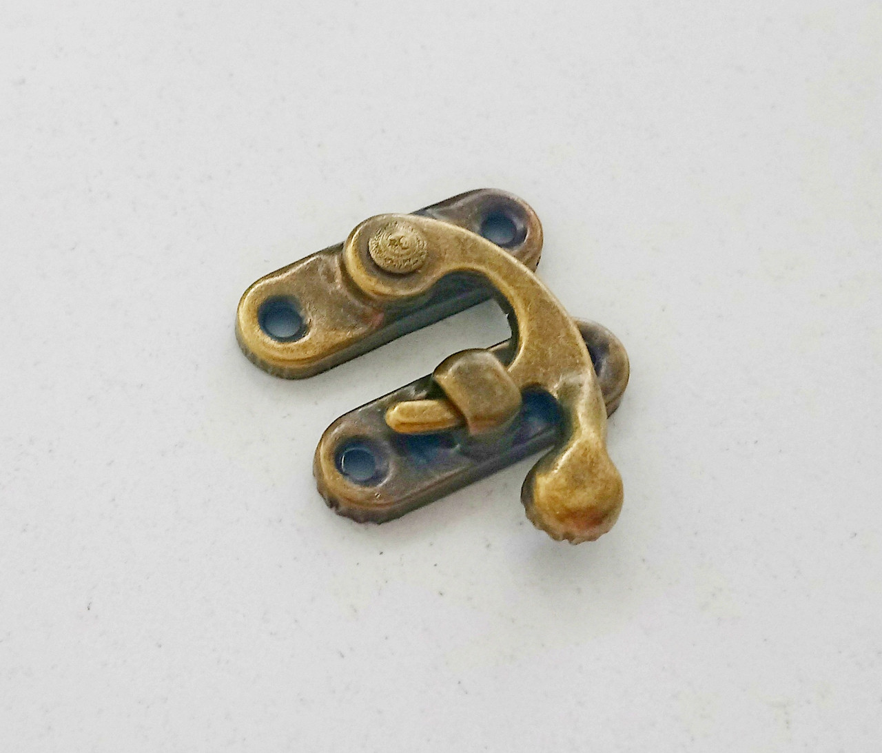 Замок для скриньок, нард, колір стара латунь 33х29 мм