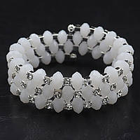 Браслет жіночий багаторядний сріблястого кольору з кристалами ширина 20 мм 4 ряди каменів і намистин білого кольору