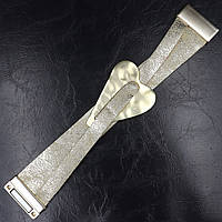 Женский широкий браслет эко кожа застёжка-магнит золотистый с элементом лепестка ширина 3 см длина 20 см