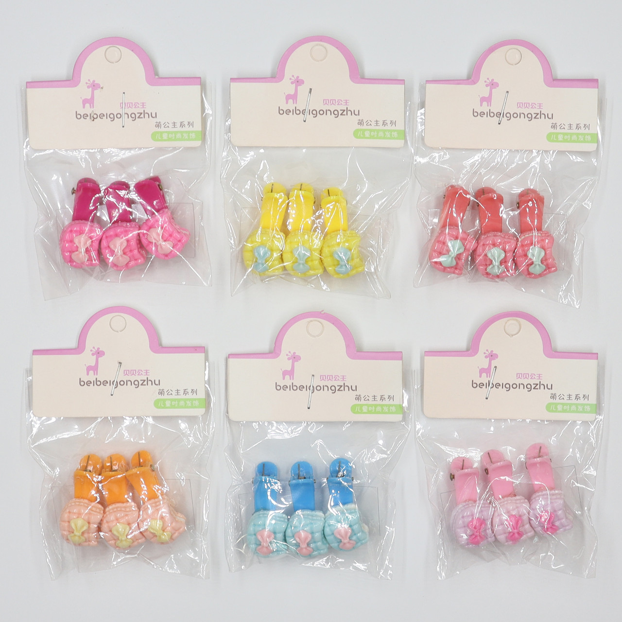 Набір шпильок дитячих затискачів пластику упаковка 30 штук у стрічці котики з бантиком різних кольорів - фото 1 - id-p1663645730