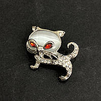 Брошка Кішечка сріблястий метал, стрази та камінь Котяче око 27х30мм +- купити біжутерію дешевооптом в інтернеті