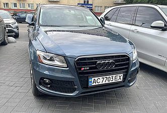 Решітка радіатора Audi Q5 (12-17) тюнінг стиль SQ5 (чорний глянець)