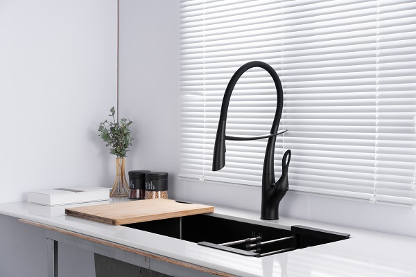 Черный смеситель для кухни с гибким изливом Nett SWB-52 - фото 4 - id-p1664117131