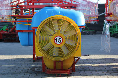 Садові навісні обприскувачі