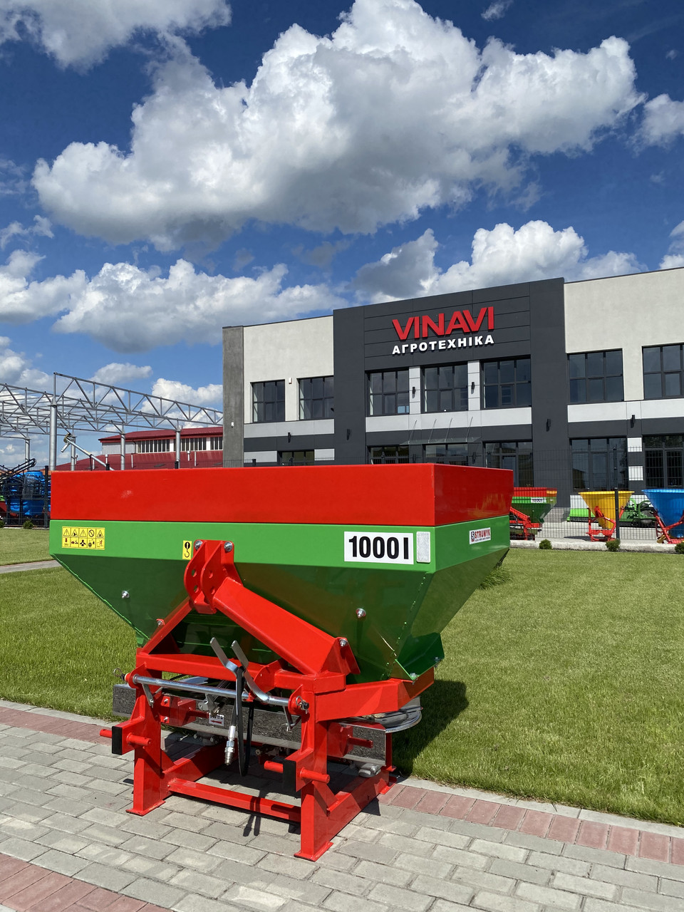 Польський навісний розкидач мінеральних добрив 1000 л STRUMYK