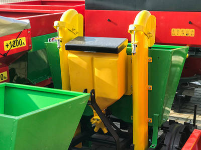 Запчастини для картоплесаджалки