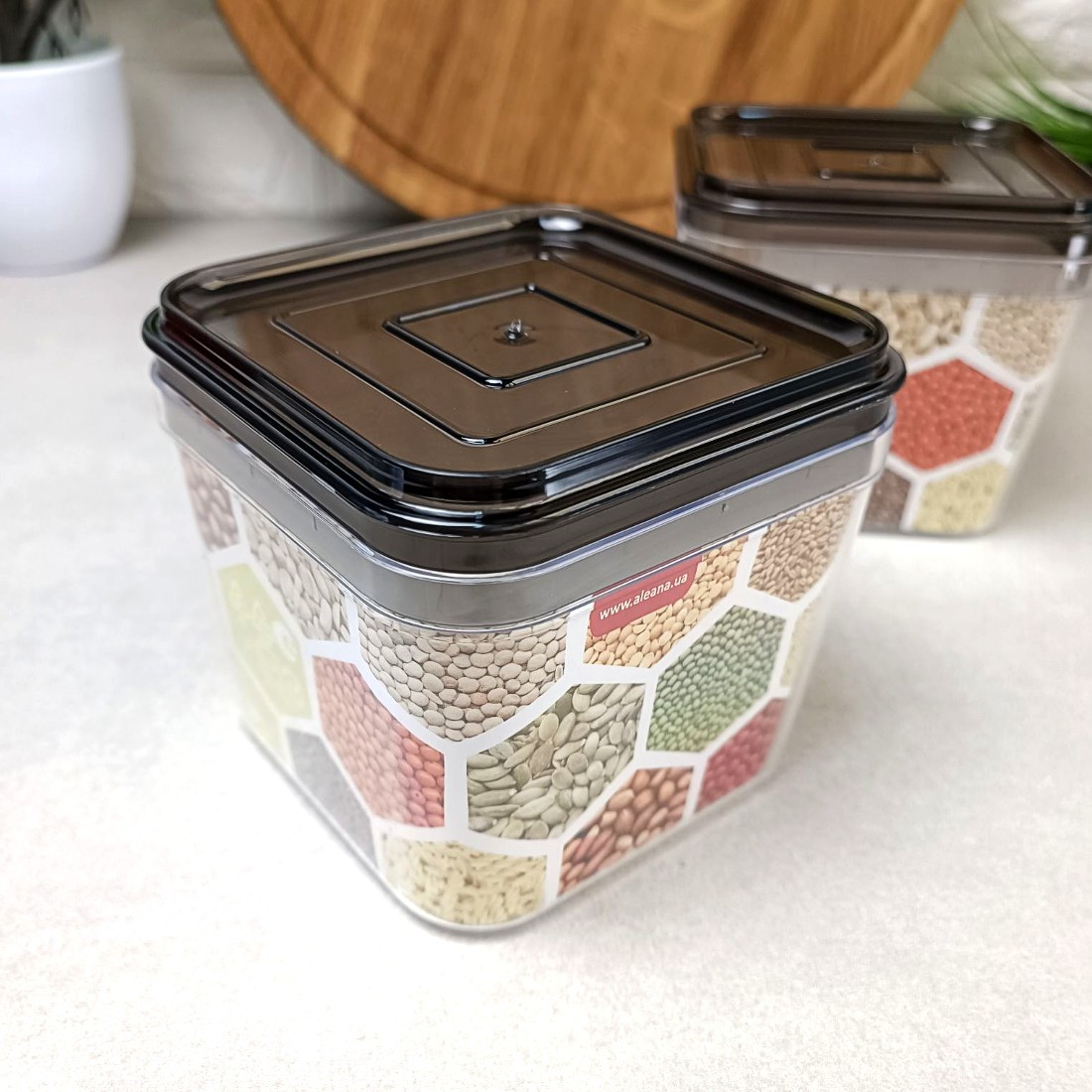 Квадратний контейнер для сипучих продуктів 0.6 л коричнева кришка