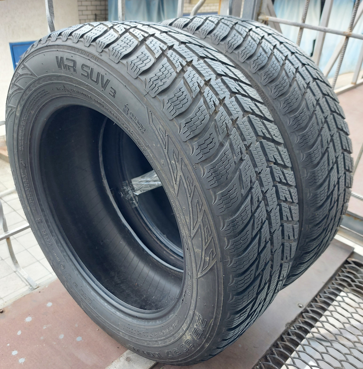 Шини б/у 215/60 R17 Nokian WR SUV 3, пара, 7 мм - фото 1 - id-p1664357671