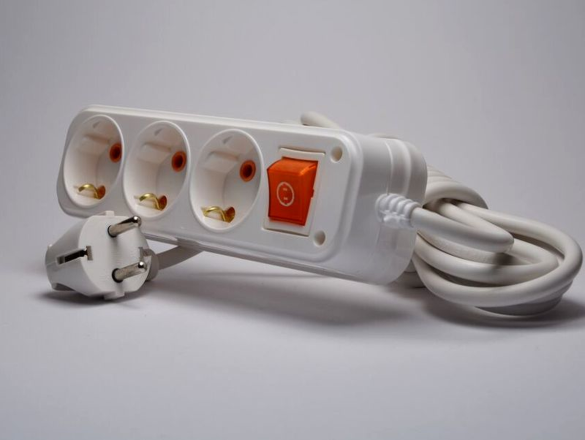 Подовжувач з 3 гніздами з заземленням і вимикачем Profitec 3м, фото 1