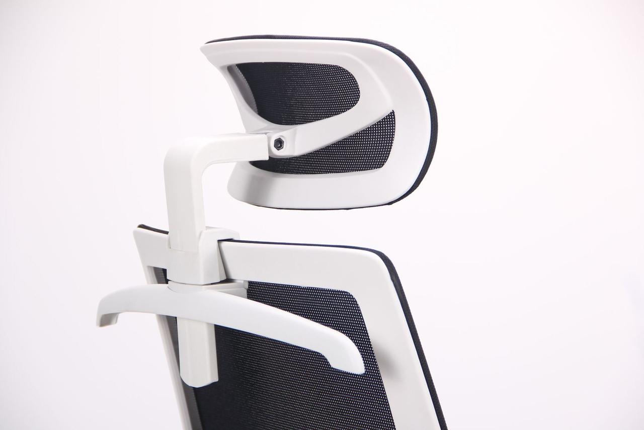 Офисное кресло с регулировкой подлокотников сетчатое с подголовником Install White, Alum, Black/Black AMF - фото 5 - id-p1664368394