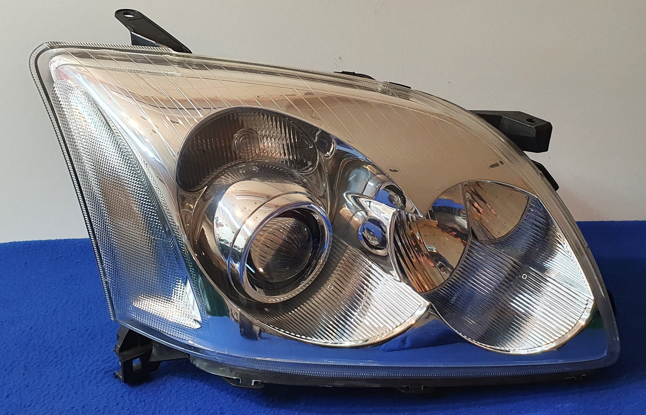 Встановлення Bi — Led лінз у фари Toyota Avensis t25, фото 1