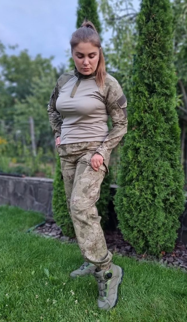 Жіноча військова уніформа піксель