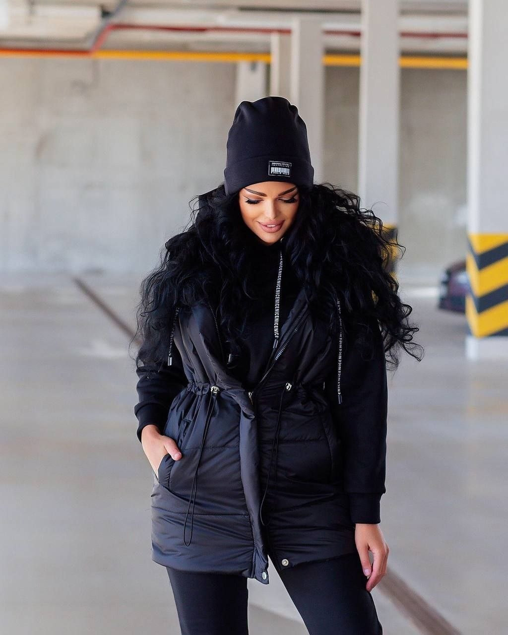 Довгий жіночий жилет безрукавка на синтепоні, фото 1