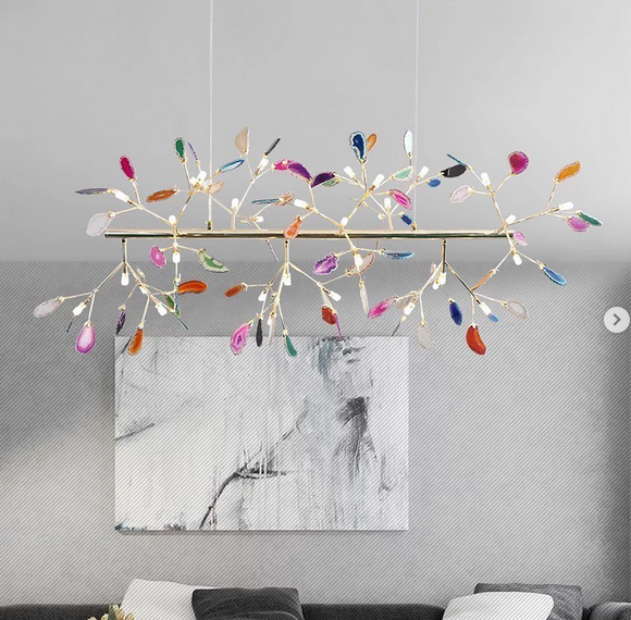 Лінійна люстра з гілочками, на яких розміщені кольорові пелюстки з натурального камініння Агат на 32 і 16 ламп, фото 1