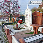 Меморіальний комплекс з білого мармуру та червоного граніту. № 697, фото 4