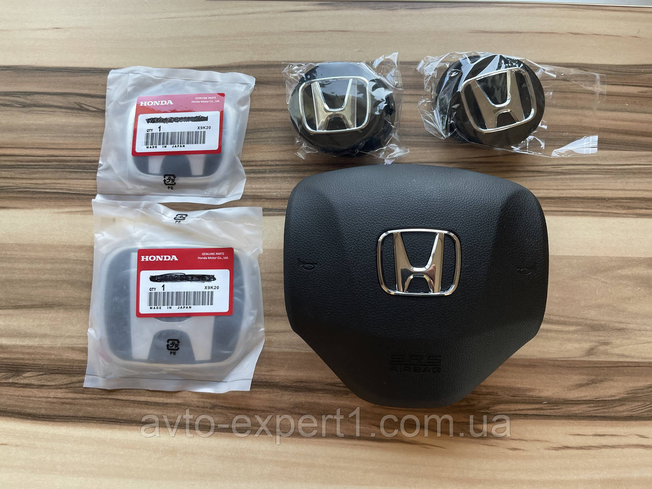 Продам комплект значків Honda M-nv (повний)