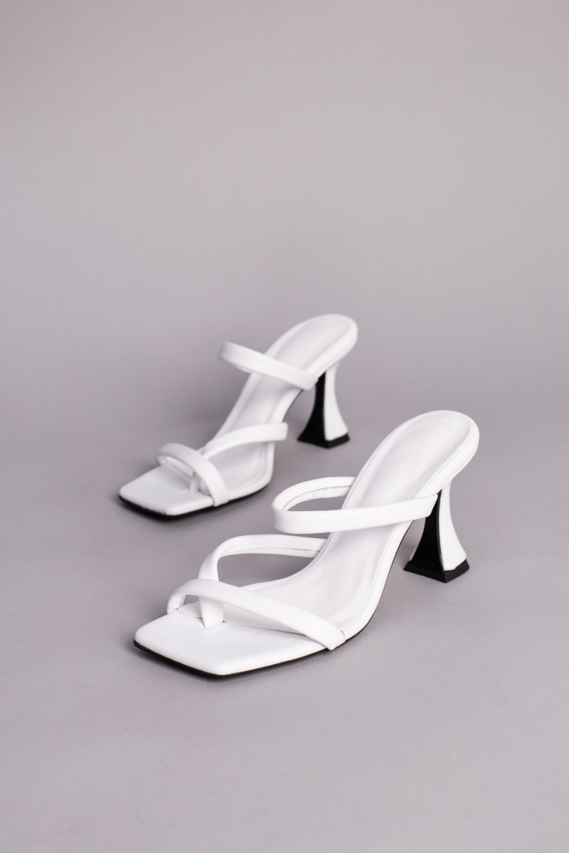 Шльопанці жіночі ShoesBand Білі натуральні шкіряні на високому підборі 35 (23 см) (S85001-3)