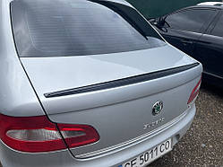 Спойлер LIP (Sunplex, чорний) (115,8см * 6,3см) для Skoda Superb 2009-2015 рр