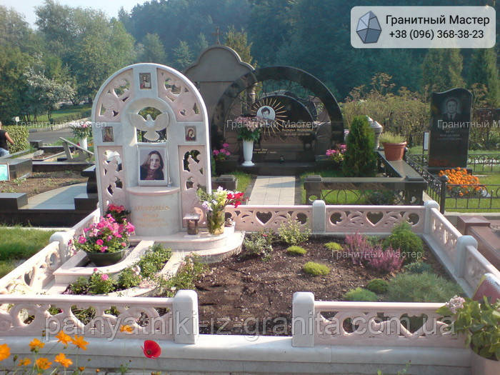 Памятник жінці № 910