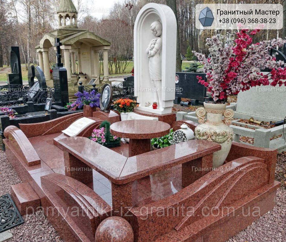 Памятник жінці № 1553