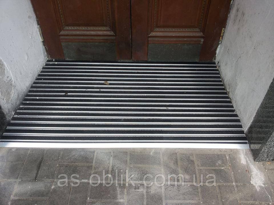 Придверний килимок Нова з чистячою вставкою щітка