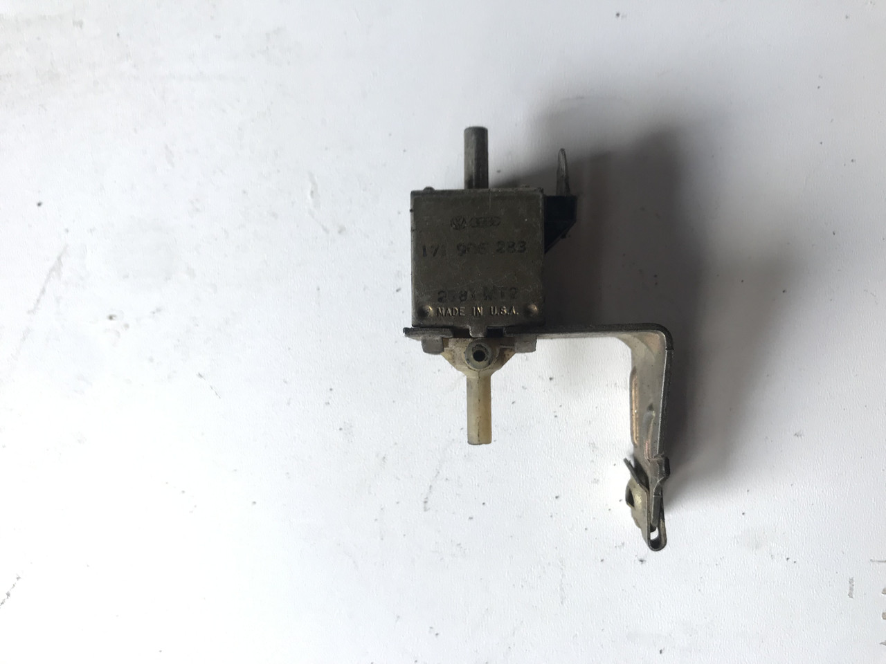 Клапан регулювання тиску наддуву Volkswagen Golf 1 171906283, фото 1