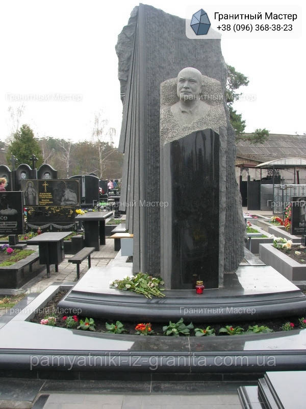 Памятник чоловіку № 2214