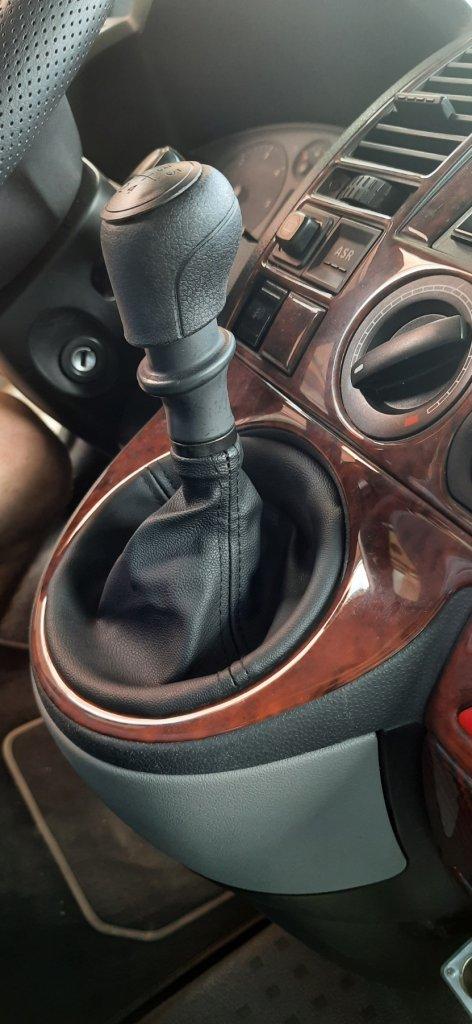 Чохол з ручкою КПП (5 передач) для Volkswagen T5 2010-2015 років., фото 1
