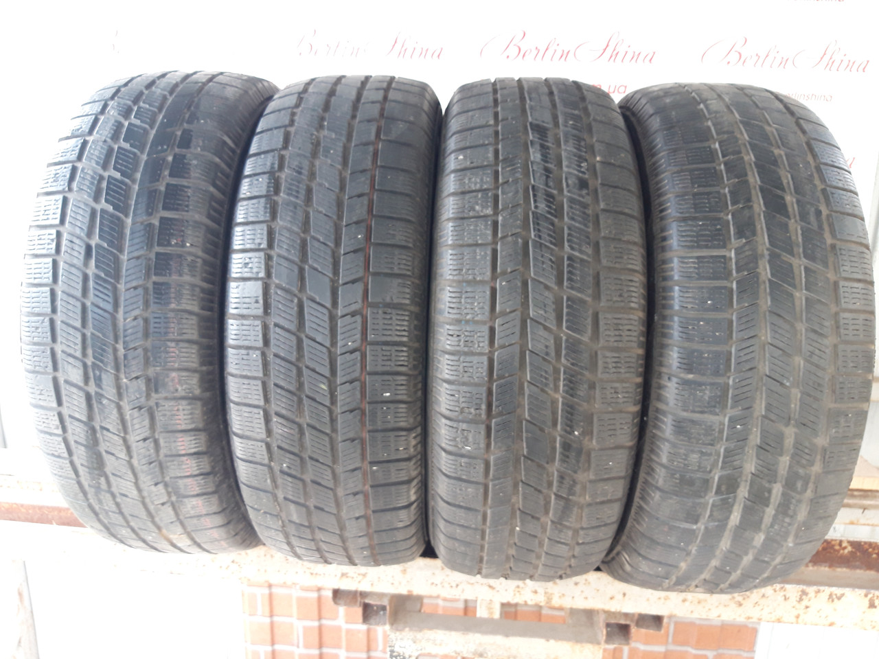 Комплект зимніх шин 205/60/15 Pirelli Snowsport 210,з Германії без пробігу по Україні