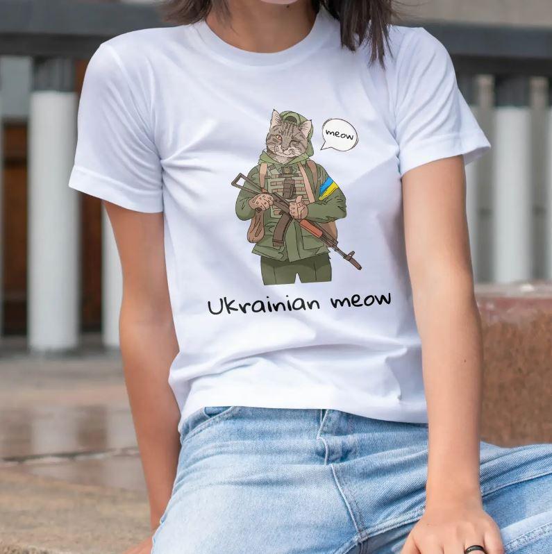 Біла жіноча футболка Ukrainian meow Котик захисник
