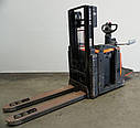 Toyota Stackers Stand-on SPE200D, фото 3