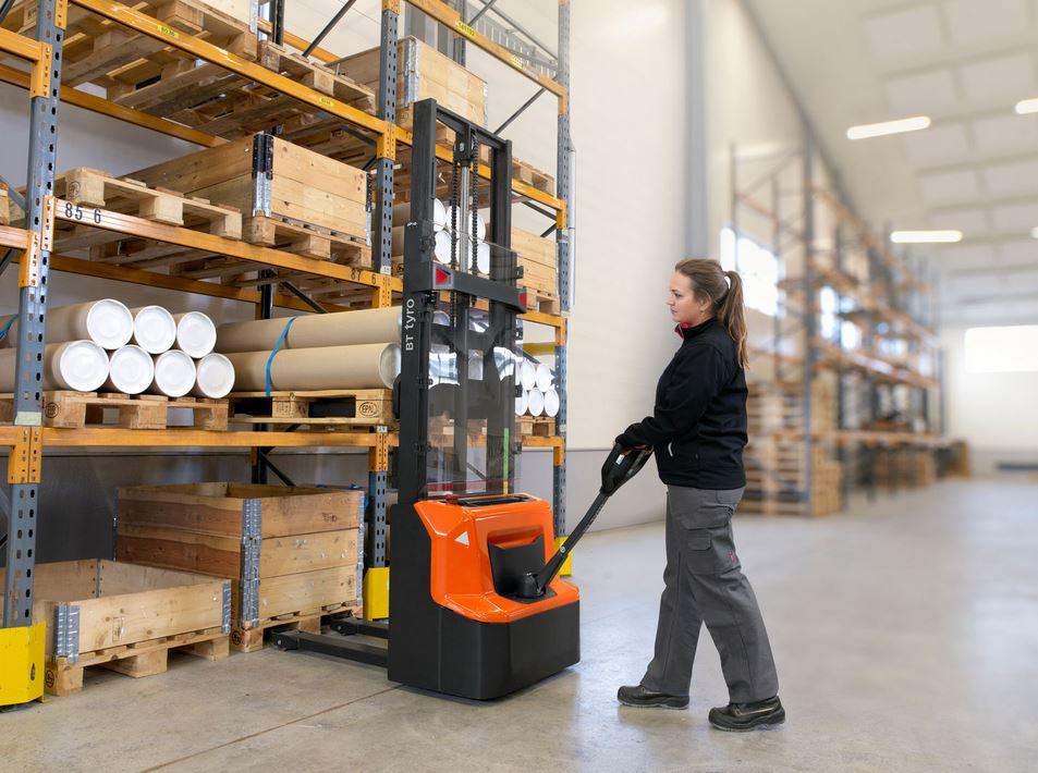 Toyota Pallet Stackers SHE100 BT Tyro