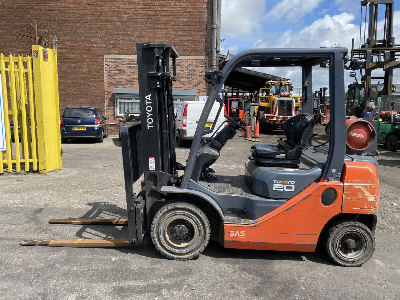 Toyota LPG Forklifts 02-8FGF20