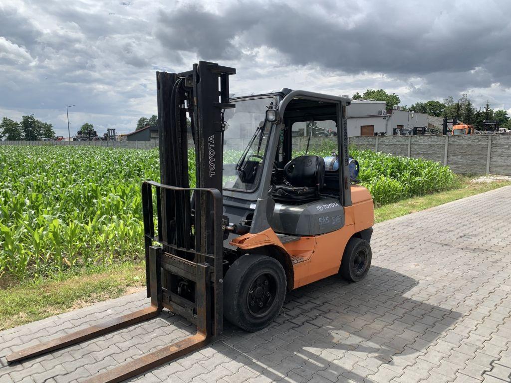 Toyota LPG Forklifts 7FGJF35