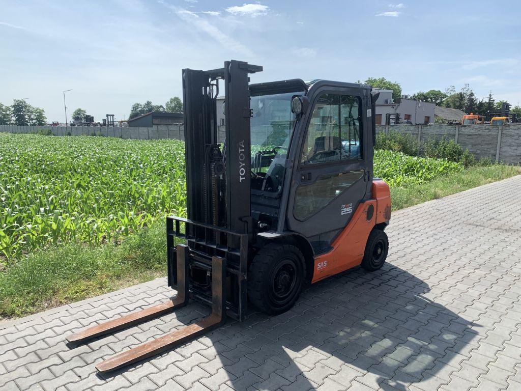 Toyota LPG Forklifts  8FGF25