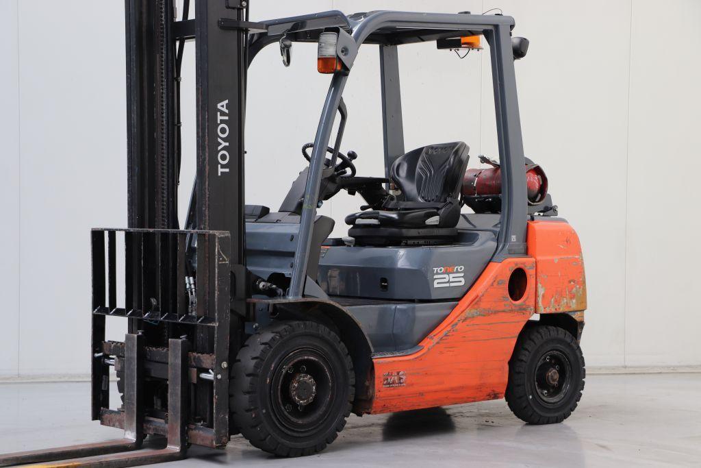 Toyota LPG Forklifts 02-8FGF25