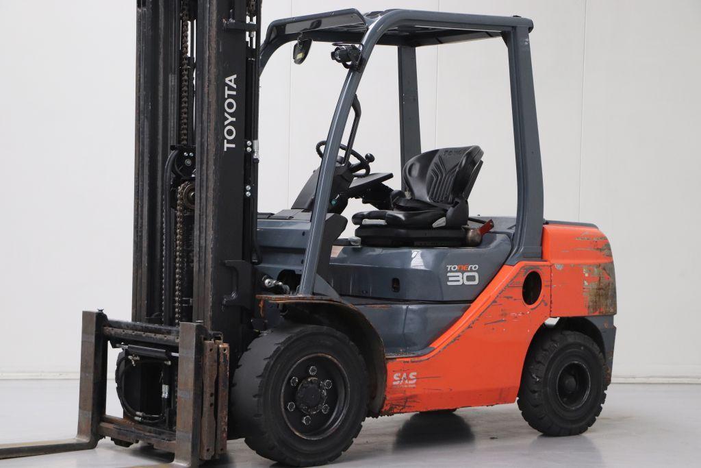 Toyota LPG Forklifts 02-8FGJF30