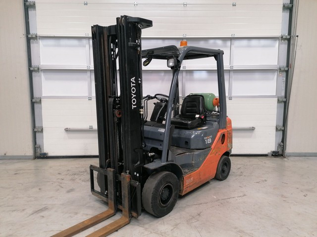 Toyota LPG Forklifts 02-8FGF18