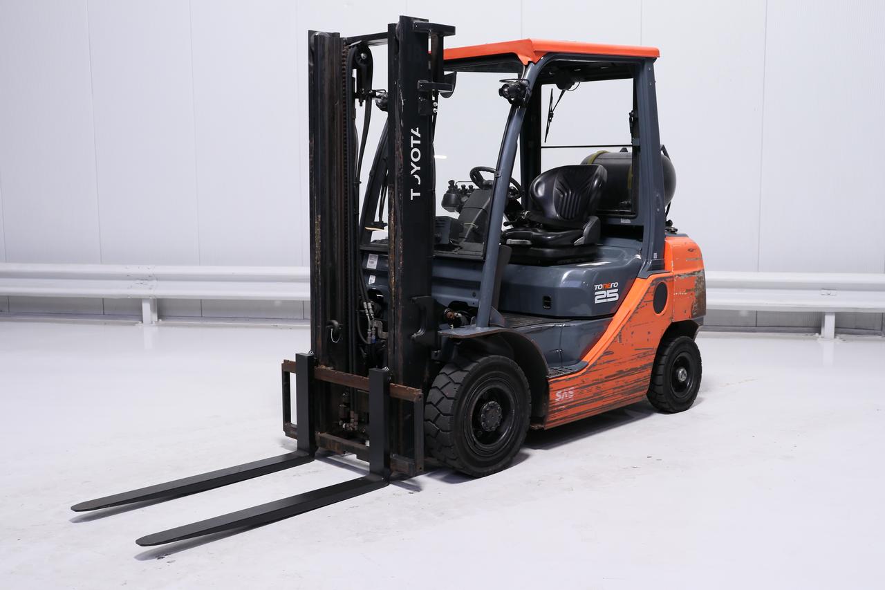 Toyota LPG Forklifts 02-8-FGF-25