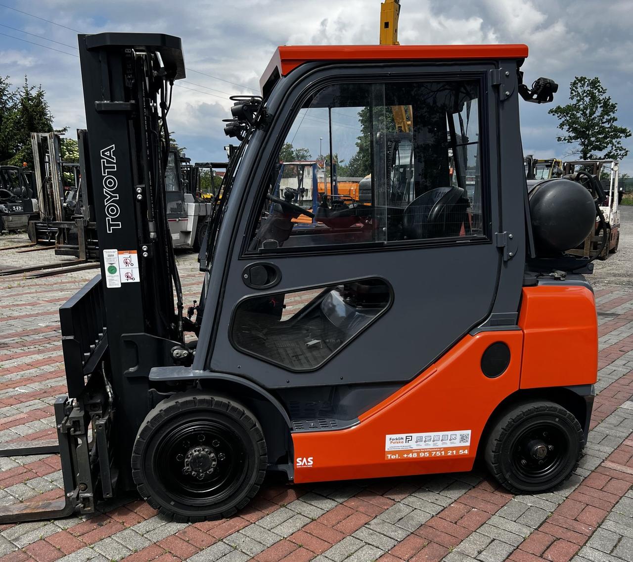 Toyota LPG Forklifts 02-8FGF25