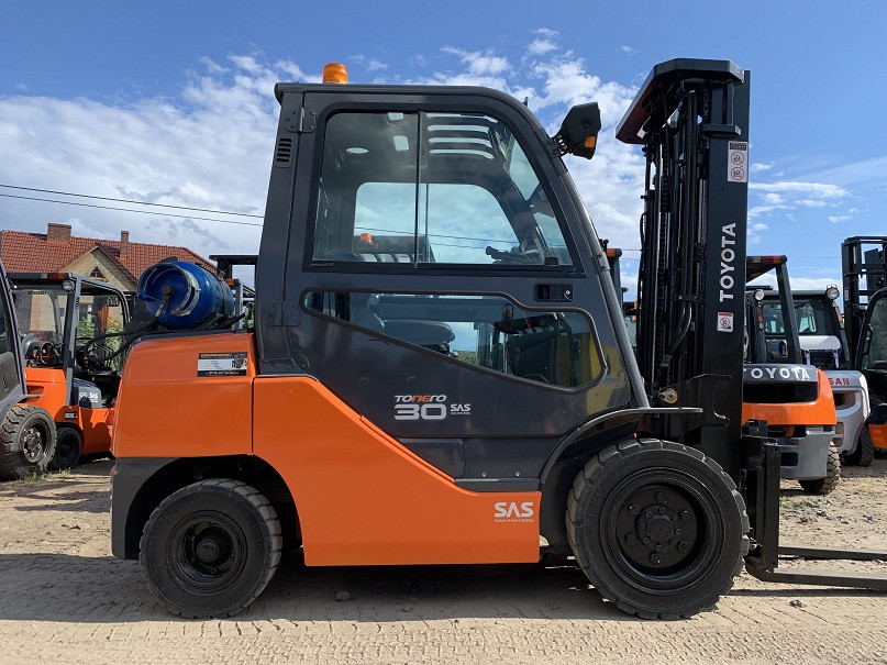 Toyota LPG Forklifts 02-8FGF30