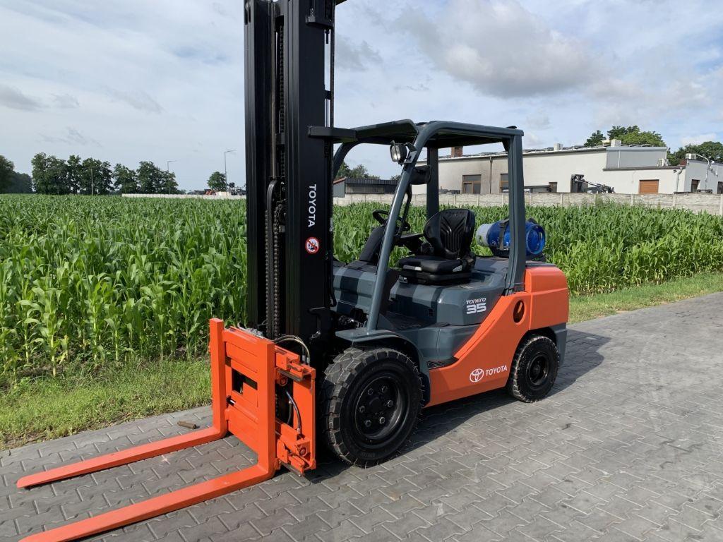 Toyota LPG Forklifts 8FGJ35