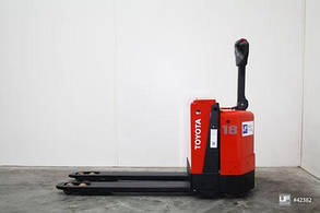 Toyota Electric Pallet Trucks 7 PM 18