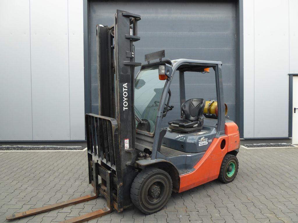 Toyota LPG Forklifts 02-8FGF25
