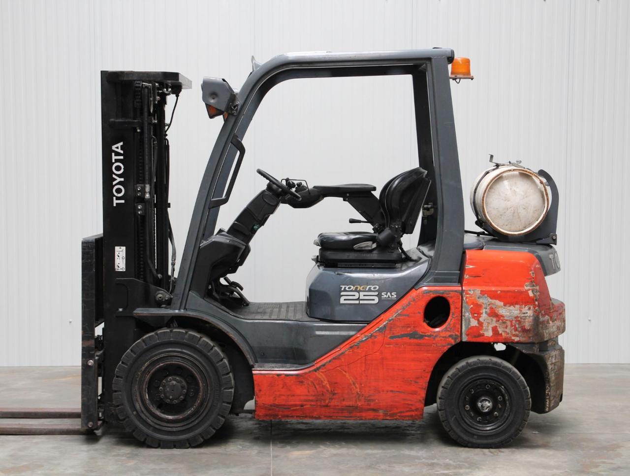 Toyota LPG Forklifts 02-8FGF25
