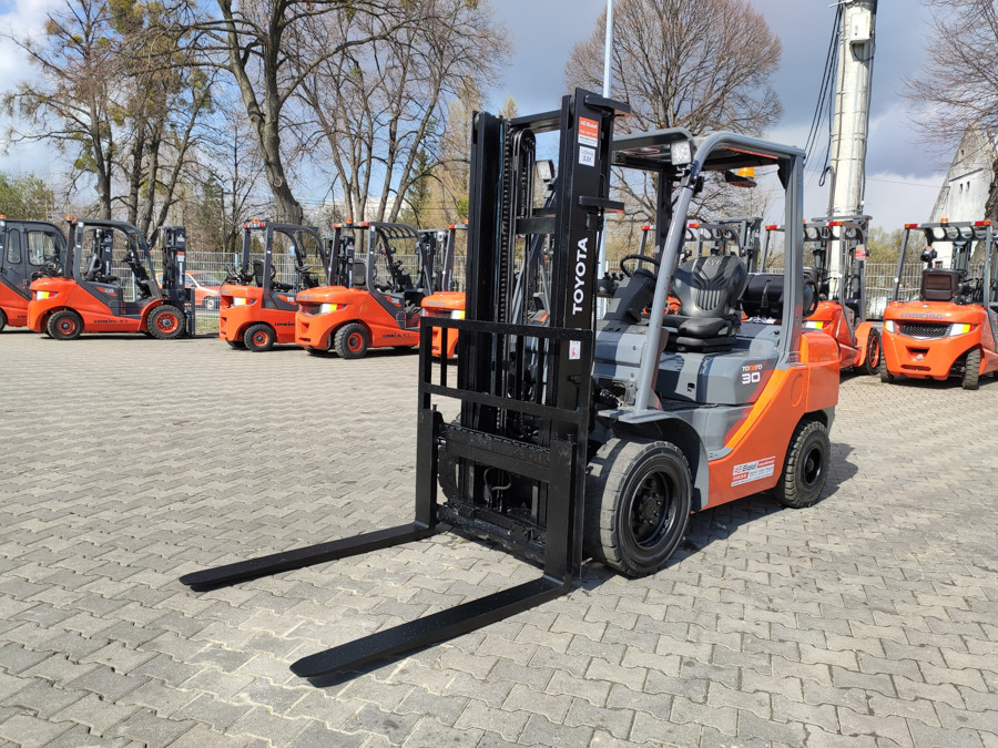 Toyota LPG Forklifts 02-8FGF30