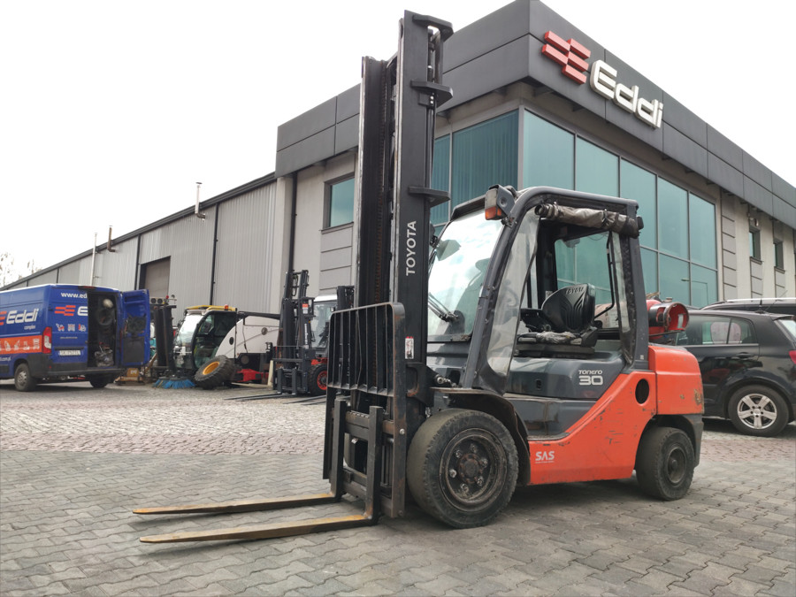 Toyota LPG Forklifts 02-8FGF30